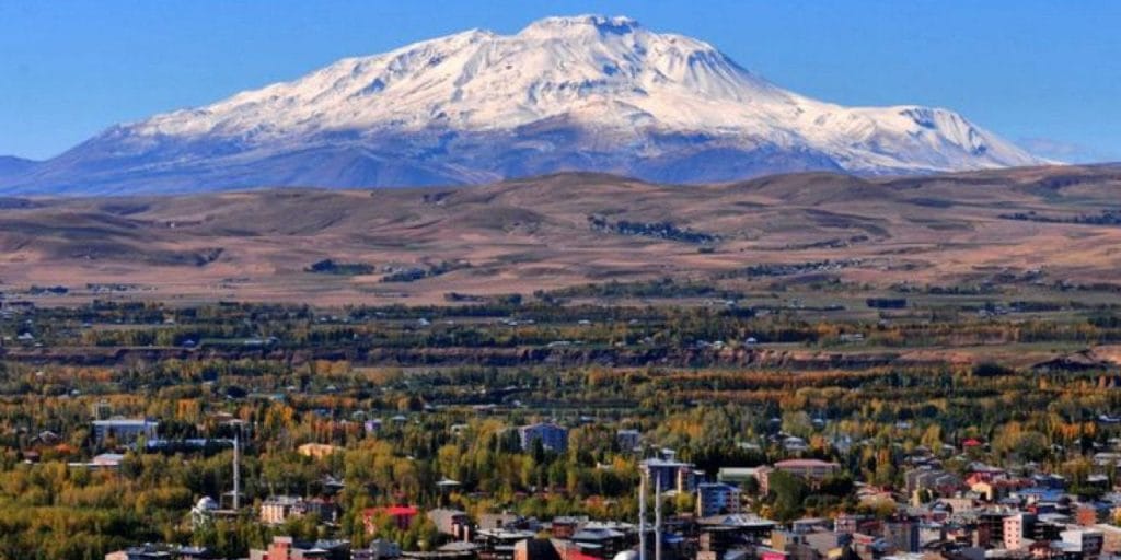 82. İl Erciş mi Oluyor? Nüfusu, Stratejik Konumu ve Yükselen Potansiyeliyle Gündemde