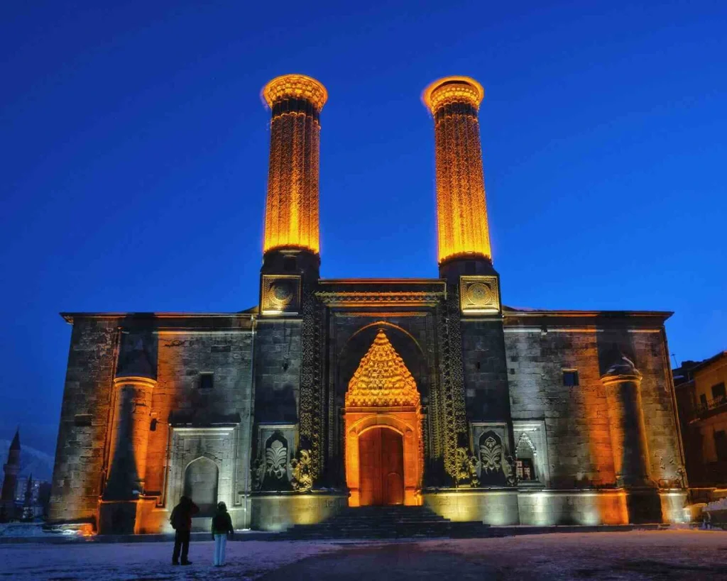 Çifte Minareli Medrese: Erzurum'un Selçuklu Mirası ve Tarihi Sembolü
