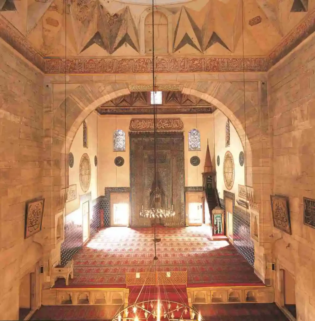 Yeşil Cami: Bursa'nın Yeşil Semtindeki Gizemli İnci – Çini Sanatının Kalbi Nasıl Atıyor?