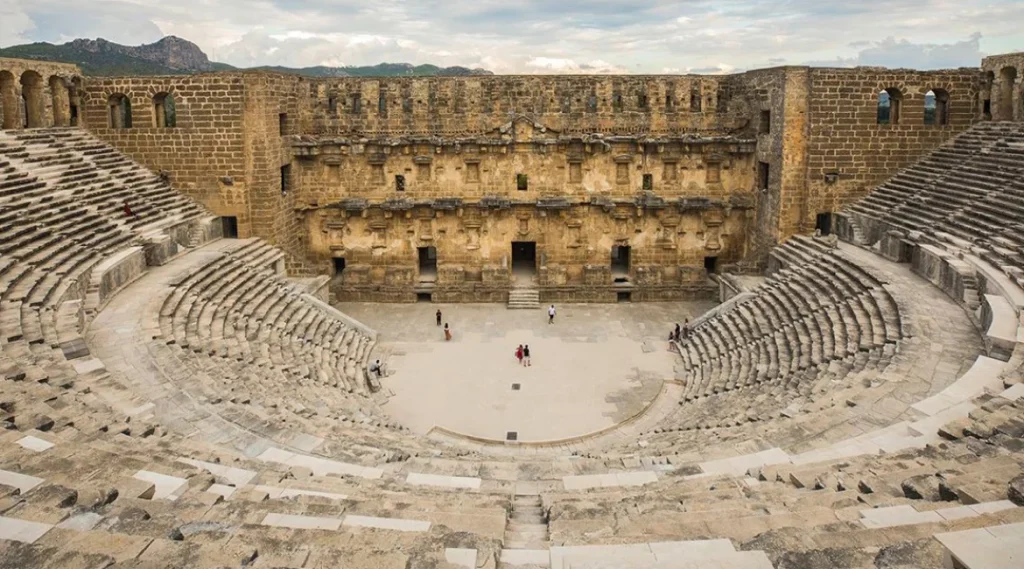 Aspendos Antik Kenti: Akdeniz'in En İyi Korunmuş Roma Tiyatrosu ve Tarihi Sırları