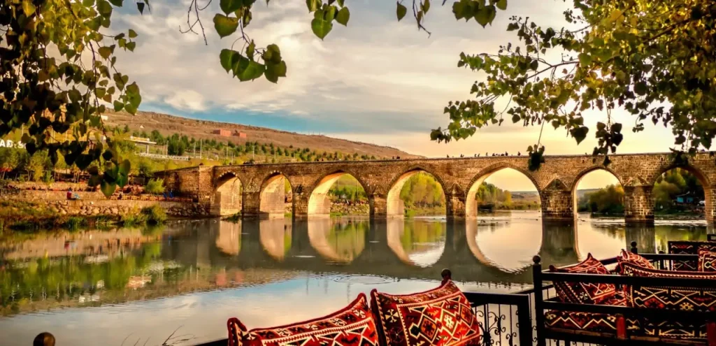 Diyarbakır'ın Sembolü On Gözlü Köprü Nerede?