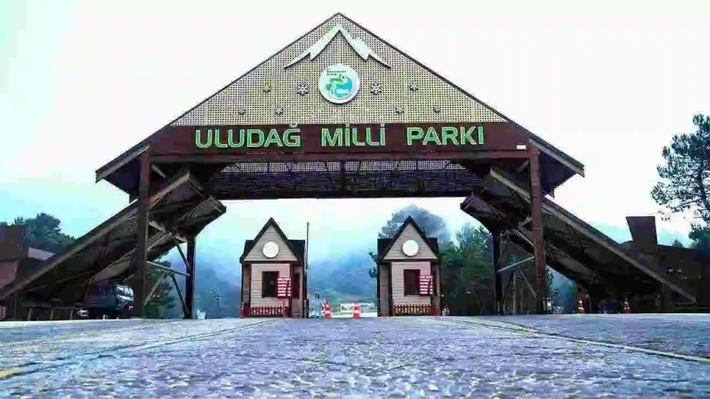 Uludağ Milli Parkı Nerede, Nasıl Gidilir? Bursa'nın Dört Mevsim Turizm Cenneti