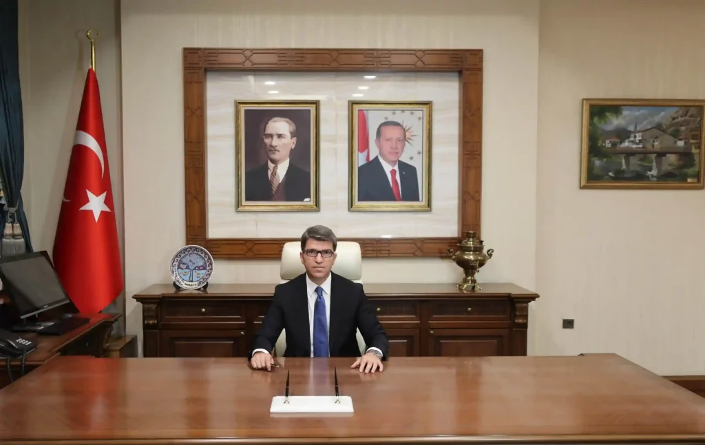 Amasya Valisi Önder Bakan Kimdir? Özgeçmişi ve Kariyeri
