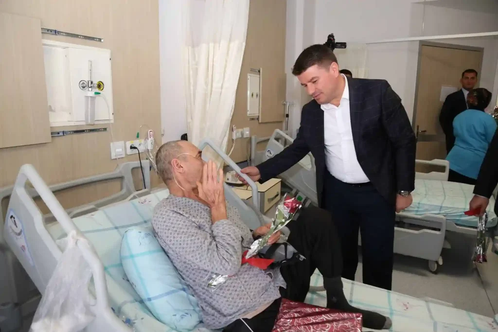 Aksaray Belediyesi'nden Hastalara Moral Ziyareti