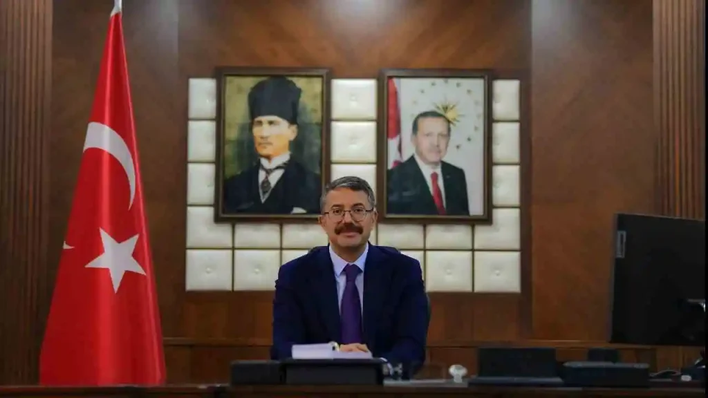 Hakkari Valisi Ali Çelik Kimdir? Nereli, Kaç Yaşında ve Kariyeri