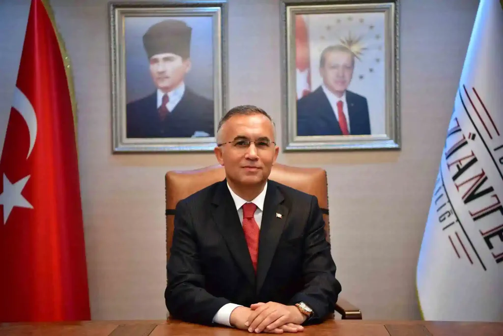 Gaziantep Valisi Kemal Çeber Kimdir? Nereli, Kaç Yaşında ve Kariyeri