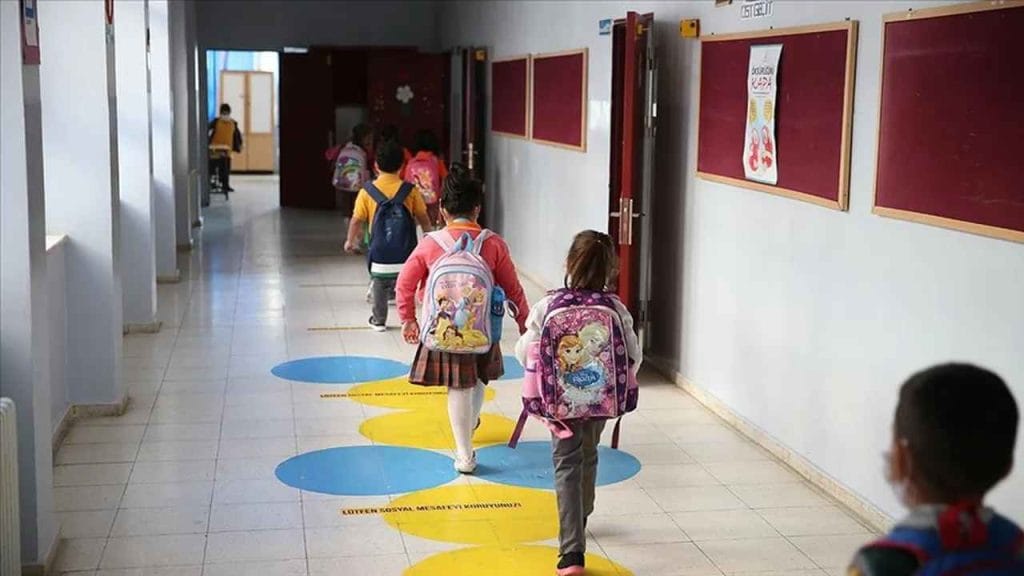 15 Tatil Ne Zaman Bitecek? 2026 Okullar Ne Zaman Açılıyor?