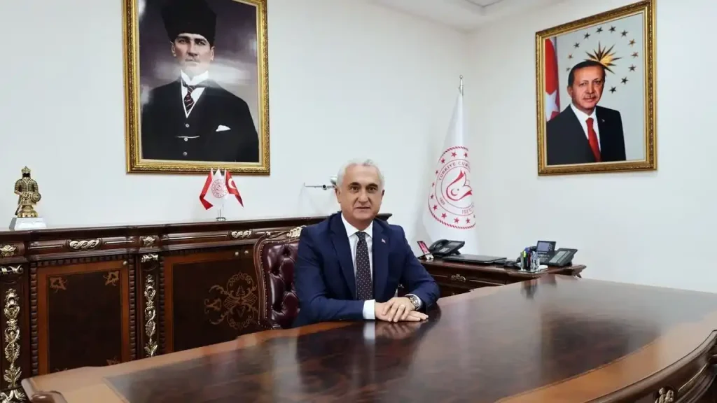 Muş Valisi Avni Çakır Kimdir? Nereli, Kaç Yaşında ve Kariyeri