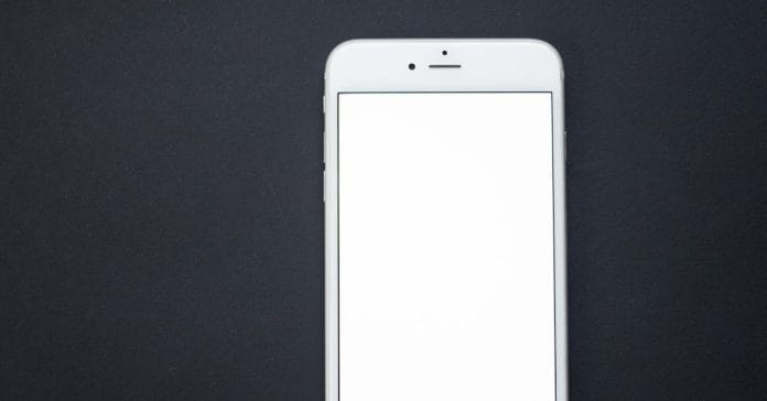 Akıllı Telefonlarda Eskiden Yeniye: Basitlik Geri Geliyor mu?