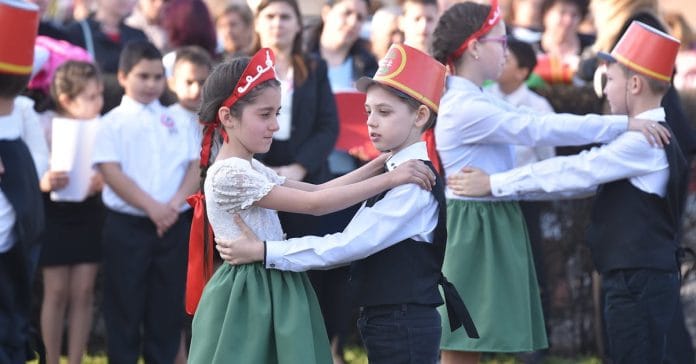 Bakan Tekin'den Ramazan Bayramı Mesajı: Eğitim ve Birlik Vurgusu