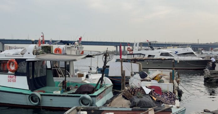 Bakan Uraloğlu Balıkçılarla Sahurda Buluştu: Yeni Barınaklar Geliyor