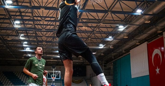 Hapoel Holon - Galatasaray Maçı: Avrupa Arenasında Nefes Kesen Mücadele