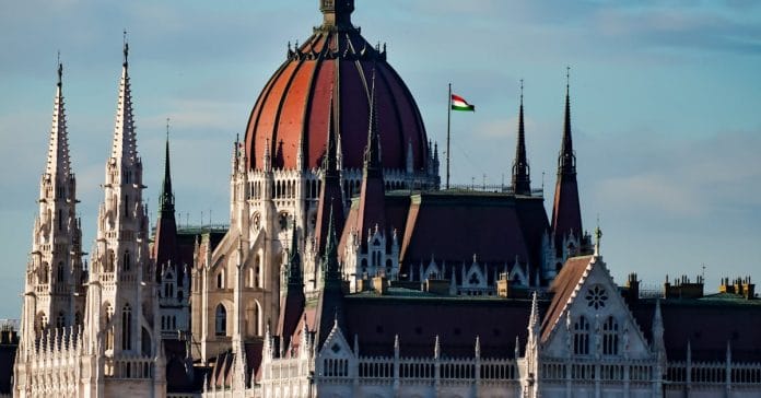Budapeşte Rehberi: Neden Şimdilerde Herkes Oraya Gidiyor?