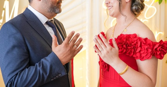 Derya Uluğ ve Asil Gök Evleniyor: 10 Yıllık Aşkın Zirvesi