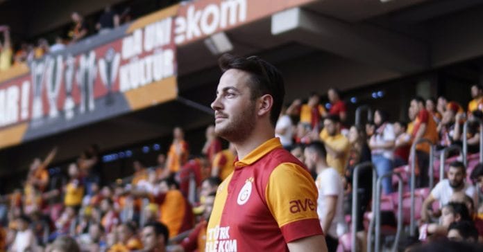Galatasaray: Liverpool Yenilgisi ve Okan Buruk'a Eleştiriler