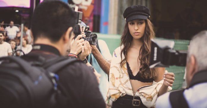 Hülya Avşar'dan Hande Ataizi'ne Yanıt: Magazin Düellosu Devam Ediyor