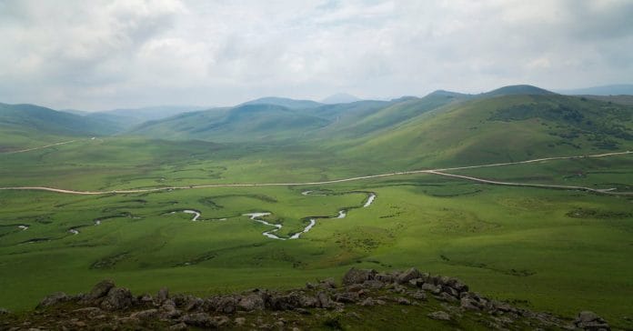 İran'da Kara Yağmur Başladı: DSÖ'den Neden Alarm Geldi?