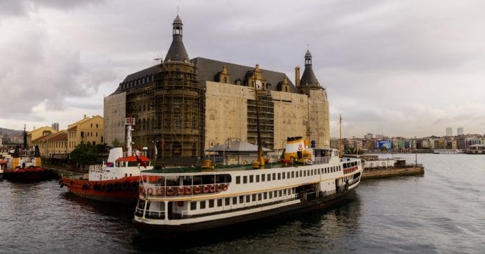 Orta Doğu'da Barış Çığlığı: Akademisyenlerden İran Savaşı Uyarısı