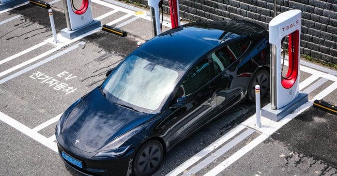 Tesla Nedir? Modelleri, Teknolojisi ve Geleceği Rehberi