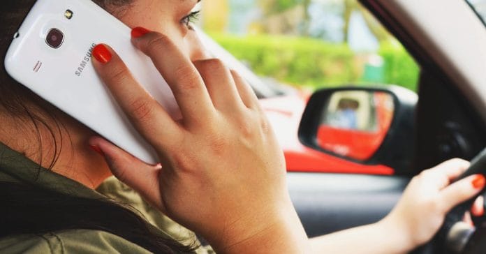 Trafikte Telefon Kullanımı ve Yeni Ehliyet Düzenlemesi 2024