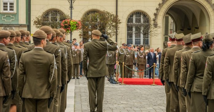 Trump'ın NATO Tehdidi: Avrupa'dan Net Yanıt Geldi