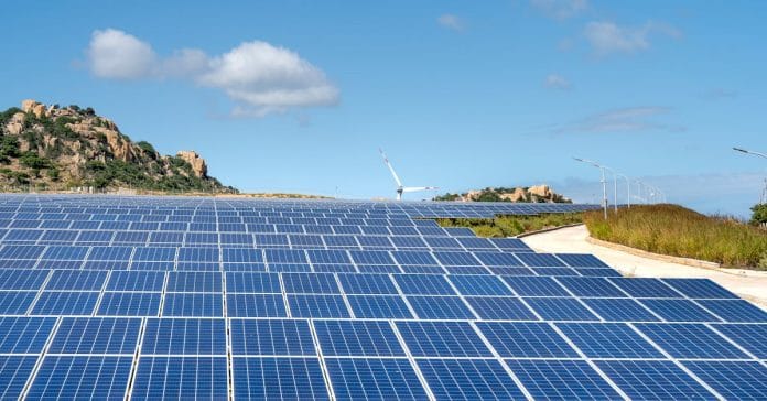 Güneş Panelleri Devrimi: Gece ve Yağmurda Enerji Üretimi Mümkün mü?