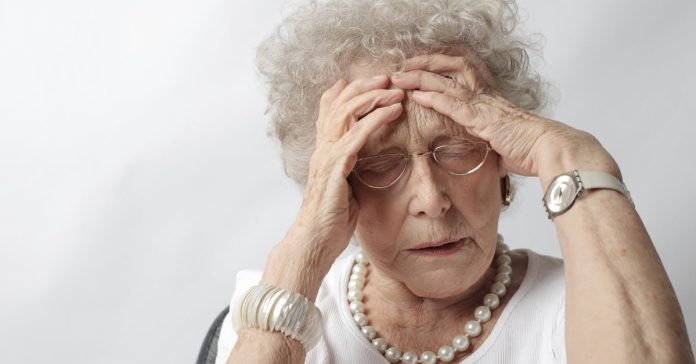 Alzheimer'ın 7 Erken Belirtisi: Koku Kaybı Bile Alarm Verebilir