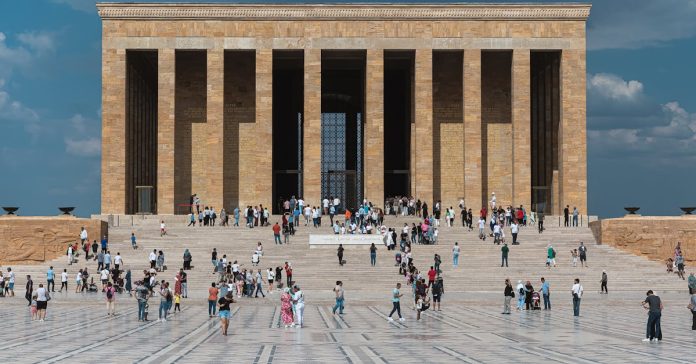 Bakan Tekin'den Çocuklarla Anıtkabir Ziyareti