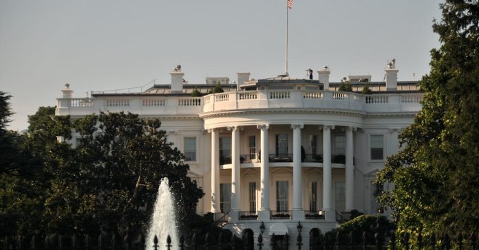 Beyaz Saray Yakınında Silahlı Saldırı: Trump Hedef Miydi?