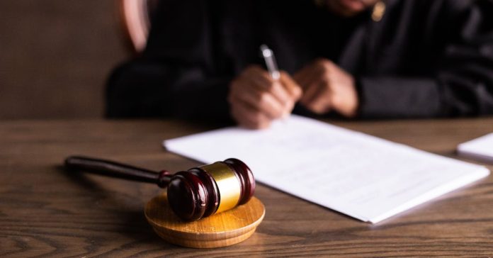 Hâkim: Görevleri, Yetkileri ve Türkiye'deki Yeri