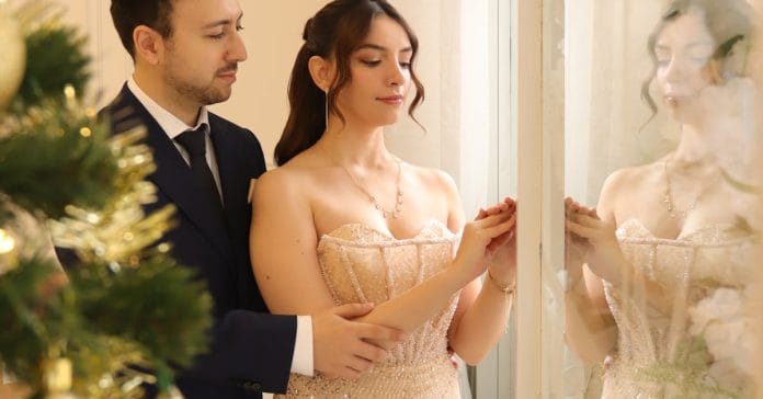 Mehmet Günsür'den Eşine 20 Yıllık Aşk İlanı: 