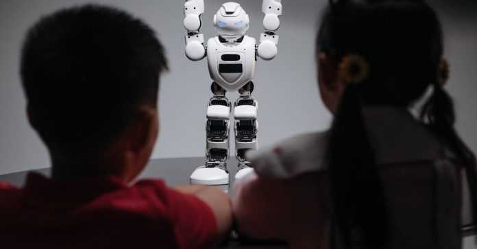 Osmaniye'de Polis Robotu Çocuklarla Buluştu