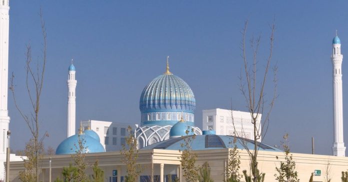 Sağlık Bakanı Özbekistan'da Tıp Merkezini Ziyaret Etti
