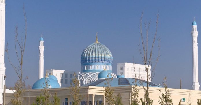 Sağlık Bakanı Özbekistan'da Tıp Merkezini Ziyaret Etti