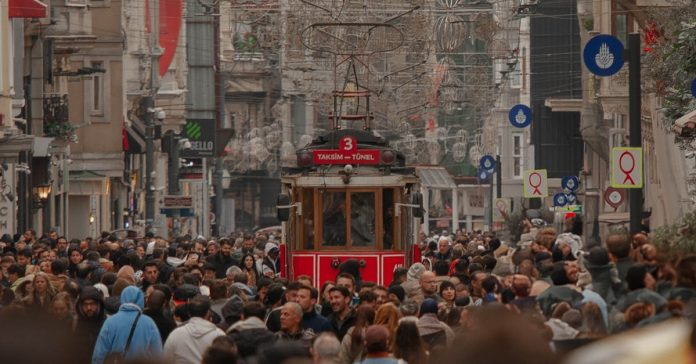 Twitter'ın Türkiye'deki Yükselişi: Tarihçe, Trendler ve Gelecek