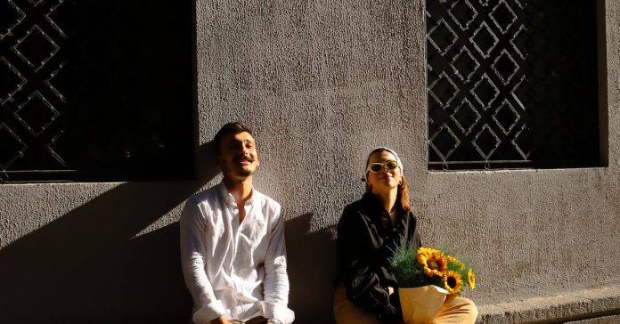 Afra Saraçoğlu ve Poyraz Yosmaoğlu Aşkı Madrid'de Belgelendi