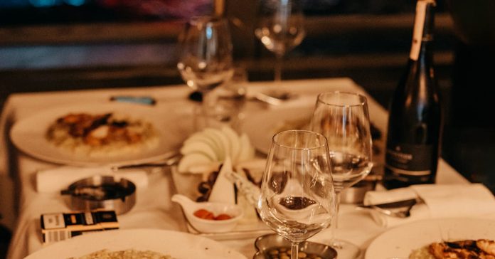 Ajda Pekkan'ın 43 Bin Liralık Öğünü: Lüks Tüketim mi, İsraf mı?