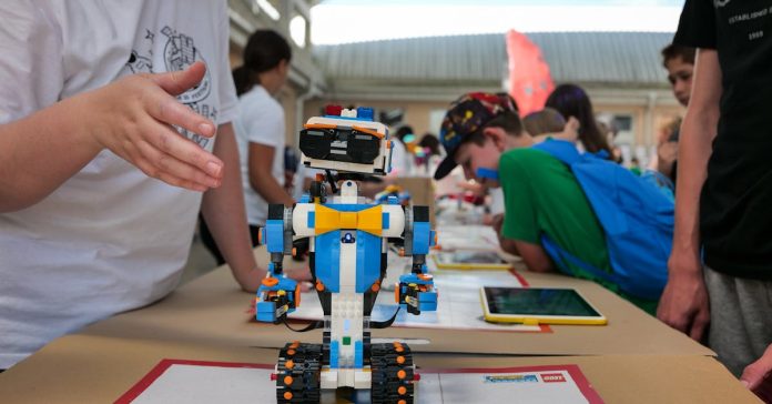 Bakan Tekin Antalya'da Robot Yarışmasında: Eğitimde Yeni Adımlar