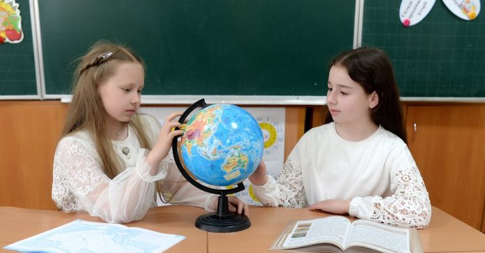 Bakan Tekin'den Rusya'daki Türk Öğrencilere Mesaj