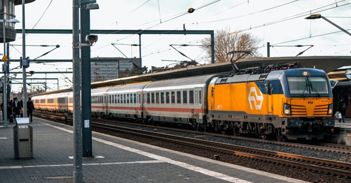 Belçika'da Tren Okul Servisi Çarpıştı: 4 Can Kaybı, Yaralılar Var