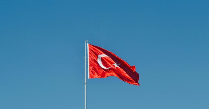 Benzin Fiyatı: Türkiye'de Neden Yükseliyor, Ne Olacak?