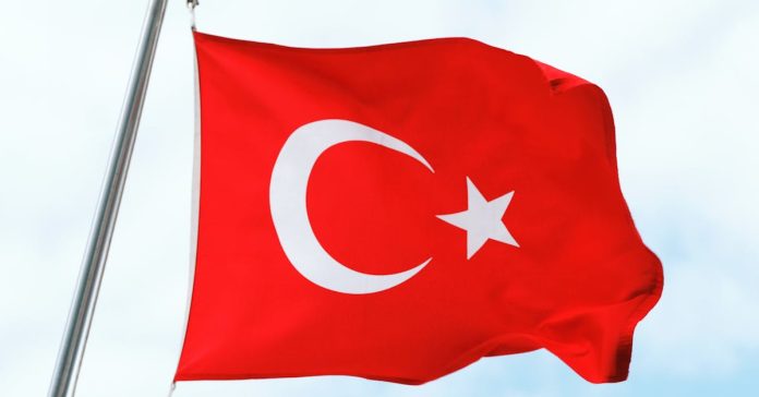 Çağatay Ulusoy: Kariyeri, Dizileri ve Hayranlarının Merak Ettikleri