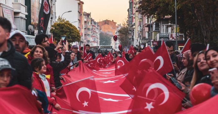CHP Kurultay Soruşturması: 9 Tutuklama, Siyasi Gerilim Tırmanıyor