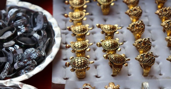 Hindistan'dan Altın ve Gümüş İthalatına Vergi Artışı: Küresel Piyasalar Ne Beklemeli?