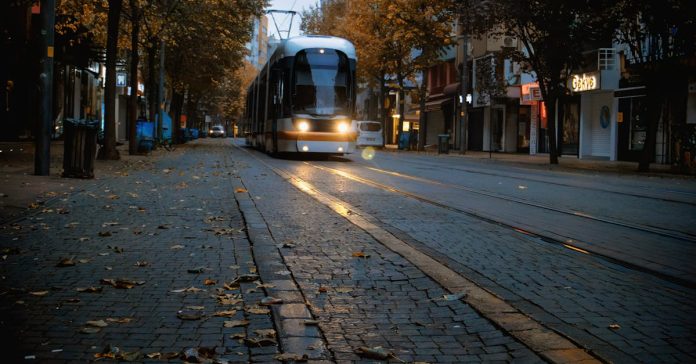İETT: İstanbul'un Kalbi, Ulaşımın Dünü Bugünü