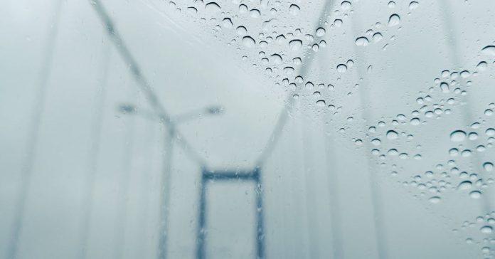 İstanbul'da Sağanak Hayatı Felç Etti: Trafik Kabusu Başladı