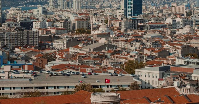 İzmir Arena: Geleceğin Kongre Merkezi mi, Hayal Kırıklığı mı?