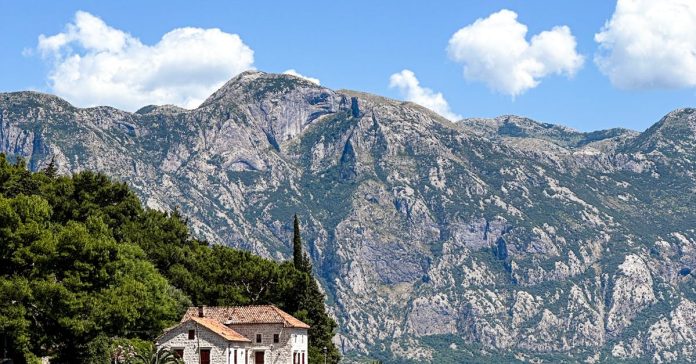 Karadağ (Montenegro) Gezi Rehberi: Vize, Gezilecek Yerler, Neler Yapılır?