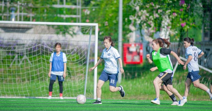 Kore Yarımadası'nda Tarihi An: Futbol Sahasında İlk Temas