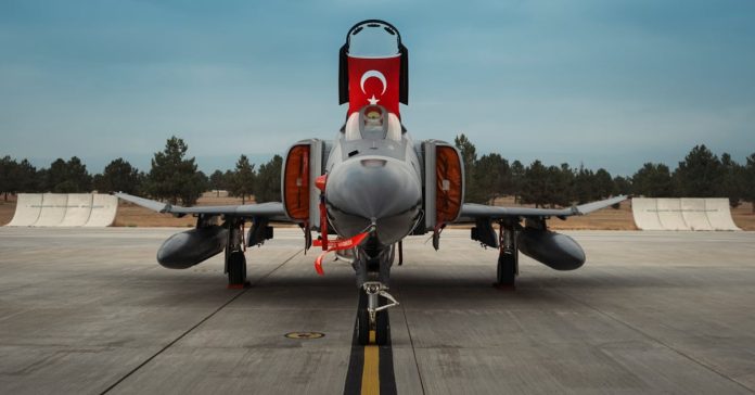 Kubilay Aka Askerlik Fotoğrafını Paylaştı: Ünlülerin Vatani Görevi